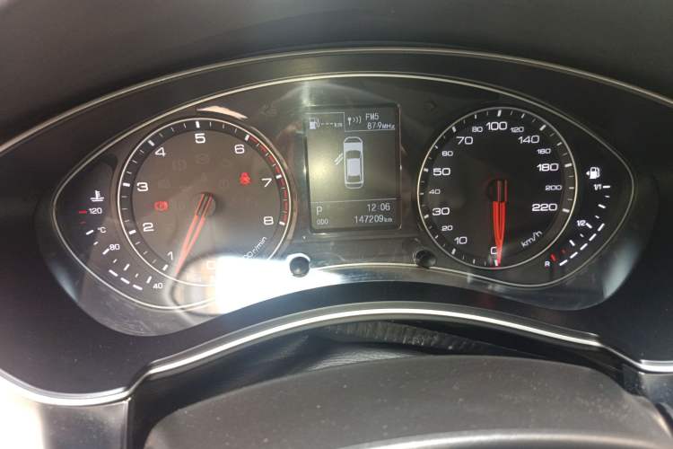 Used Zotye Z700 2018 Z700H 1.8T DCT Luxury Edition Odometer Close Up