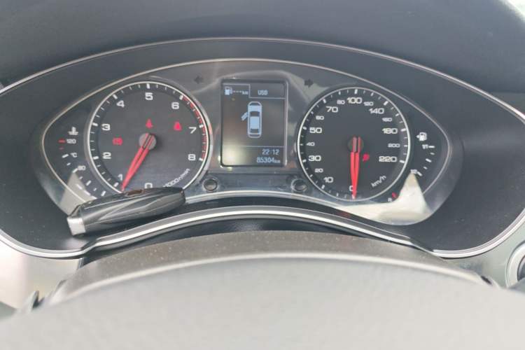 Used Zotye Z700 2018 Z700H 1.8T DCT Luxury Edition Odometer Close Up