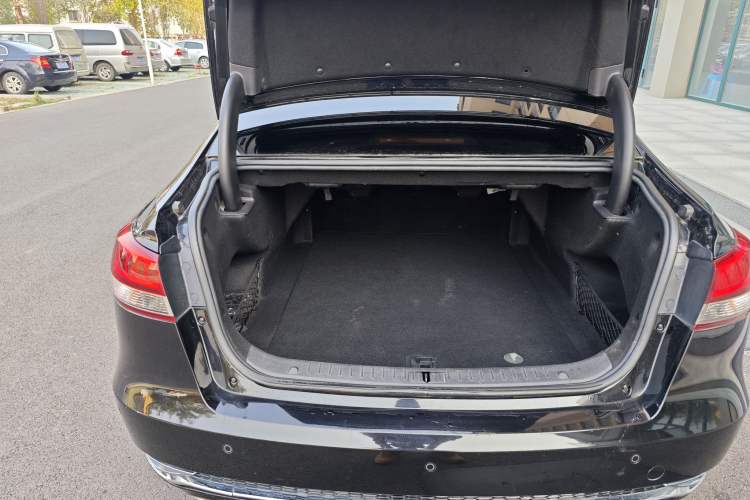 Used Zotye Z700 2018 Z700H 1.8T DCT Luxury Edition Trunk