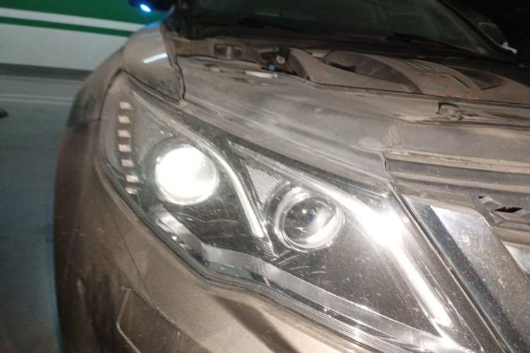 Used Zotye Z700 2018 Z700H 1.8T DCT Prestige Model Right Front Headlight