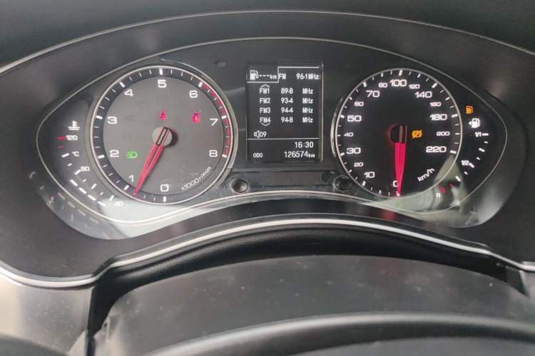 Used Zotye Z700 2018 Z700H 1.8T Manual Luxury Model Odometer Close Up