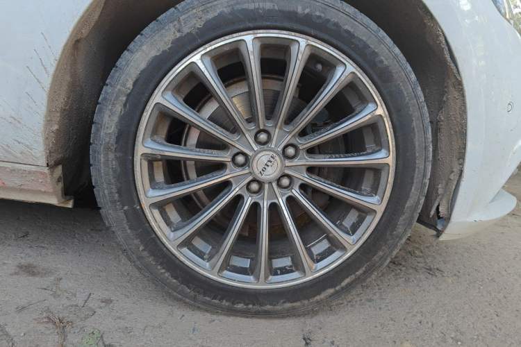 Used Zotye Z700 2018 Z700H 1.8T Manual Luxury Edition Right Front Wheel Hub
