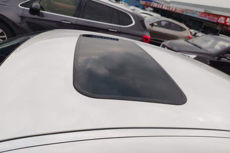 Used Zotye Z700 2018 Z700H 1.8T Manual Luxury Model Roof