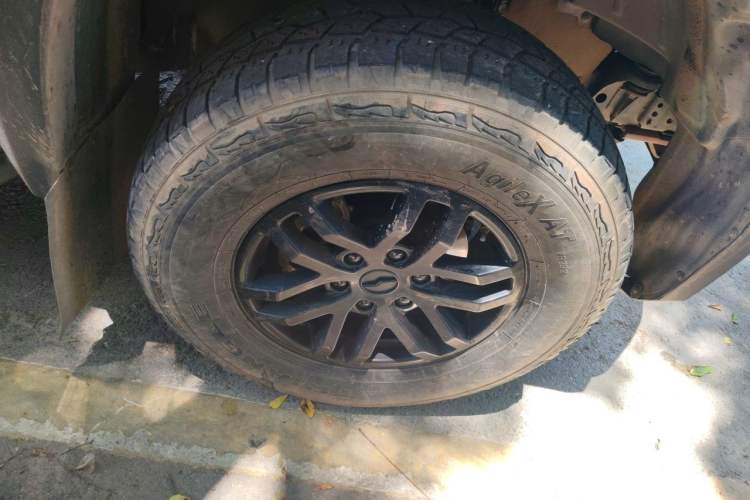 Used Zxauto 1949 2023 2.3T Passenger Version Diesel Automatic 4x4 Luxury Trim with Dual Tires Right Front Wheel Hub