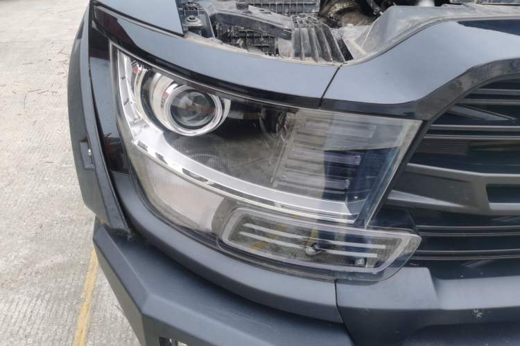Used Zxauto 1949 2024 2.3T Passenger Version Diesel Automatic 4x4 Comfort Class Standard Cab Right Front Headlight