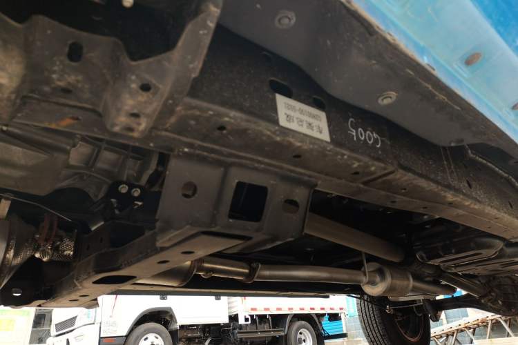 Used Zxauto 1986 2024 2.8T Heavy-Duty Diesel Manual Two-Wheel Drive Luxury Big Double Flatbed Chassis Front Left