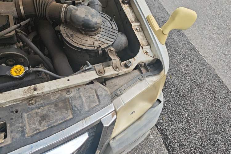 Used Zxauto Flagship A9 2009 2.4T Diesel Luxury Version Engine Bay Left