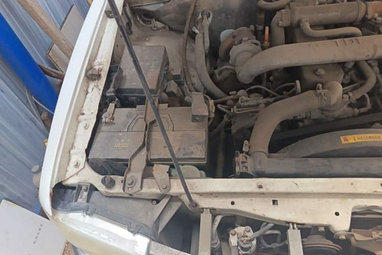 Used Zxauto Flagship A9 2009 2.4T Diesel Luxury Version Engine Bay Right