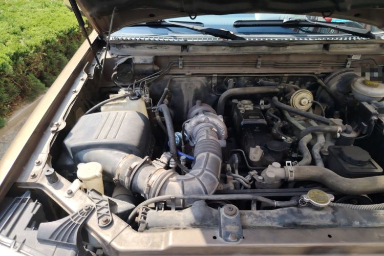 Used Zxauto Grandtiger 2014 2.8T Two-Wheel Drive Diesel Luxury Version Engine Bay Right