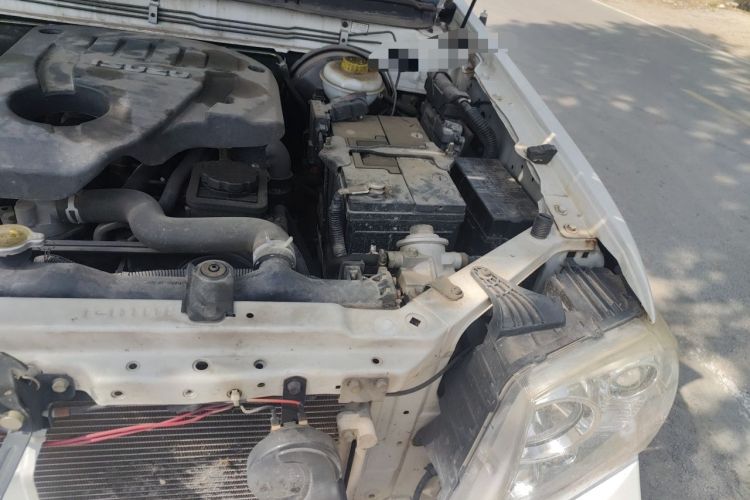 Used Zxauto Grandtiger 2014 2.8T Two-Wheel-Drive Diesel Elite Version Engine Bay Left