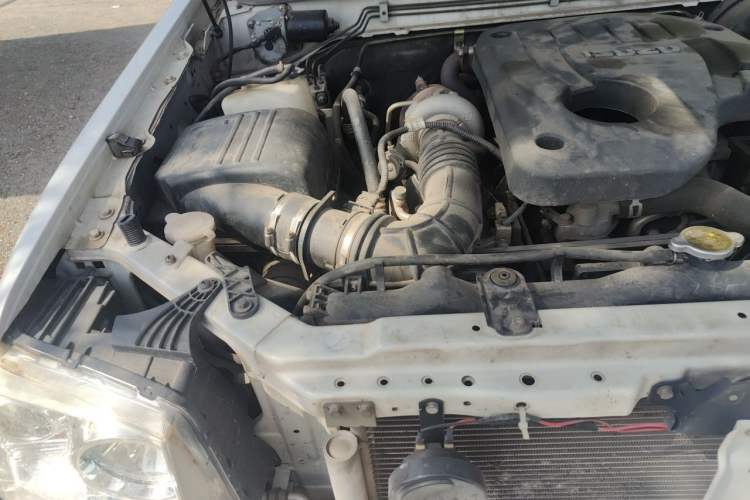 Used Zxauto Grandtiger 2014 2.8T Two-Wheel-Drive Diesel Elite Version Engine Bay Right