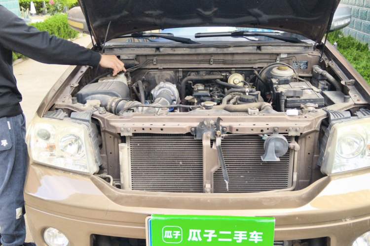 Used Zxauto Grandtiger 2014 2.8T Two-Wheel Drive Diesel Luxury Version Engine Bay Right