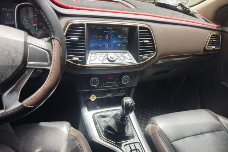 Used Zxauto Grandtiger 2018 2.5T Off-Road Version Diesel China V Two-Wheel Drive Luxury Grade Medium Double Cabin SD4V25R-100 Audio And AC Panel