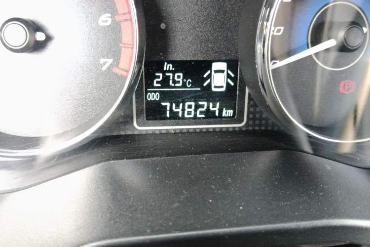 Used Zxauto Grandtiger 2019 1.5T Off-Road Version Gasoline China VI Standard Two-Wheel Drive with Dual Wheels Odometer Close Up