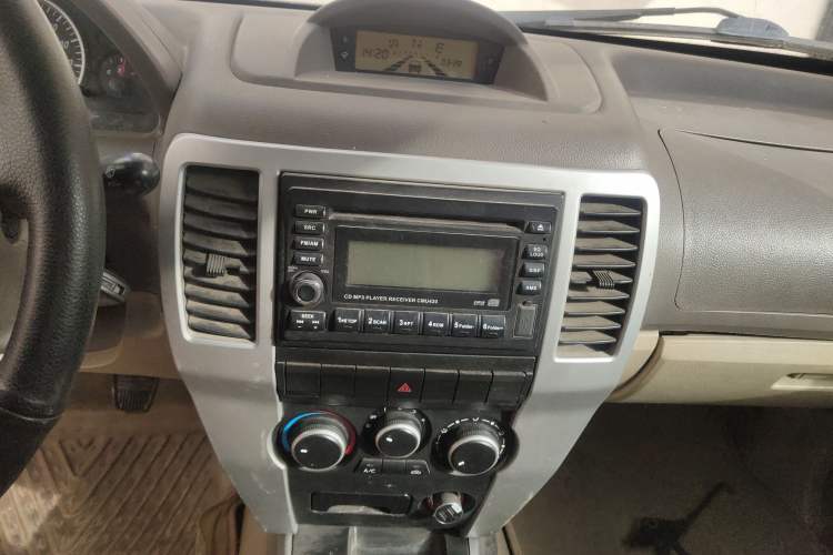 Used Zxauto Grandtiger G3 2010 2.8T Two-Wheel-Drive Diesel Base Version Audio And AC Panel
