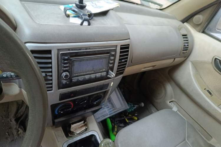 Used Zxauto Grandtiger G3 2010 2.8T Two-Wheel-Drive Diesel Base Version Audio And AC Panel