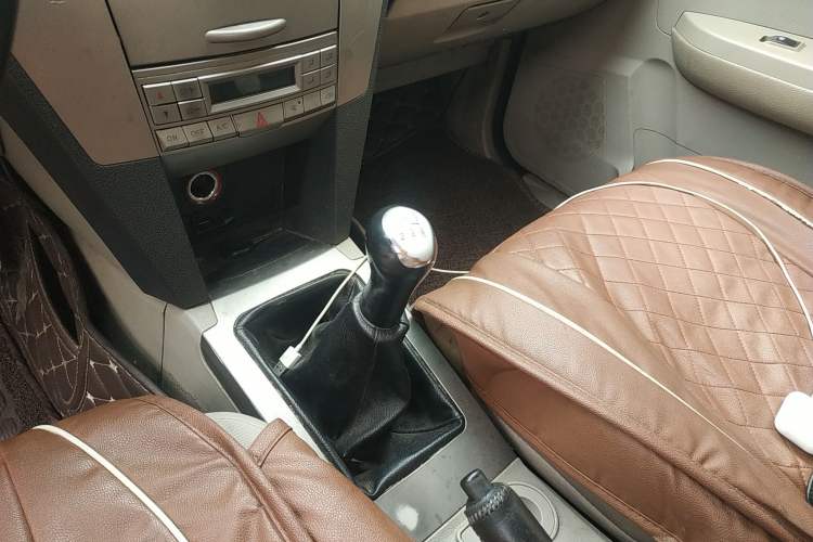 Used Zxauto Grandtiger G3 2013 2.8T Two-Wheel Drive Diesel Elite Version – Mid-Size Gear Lever