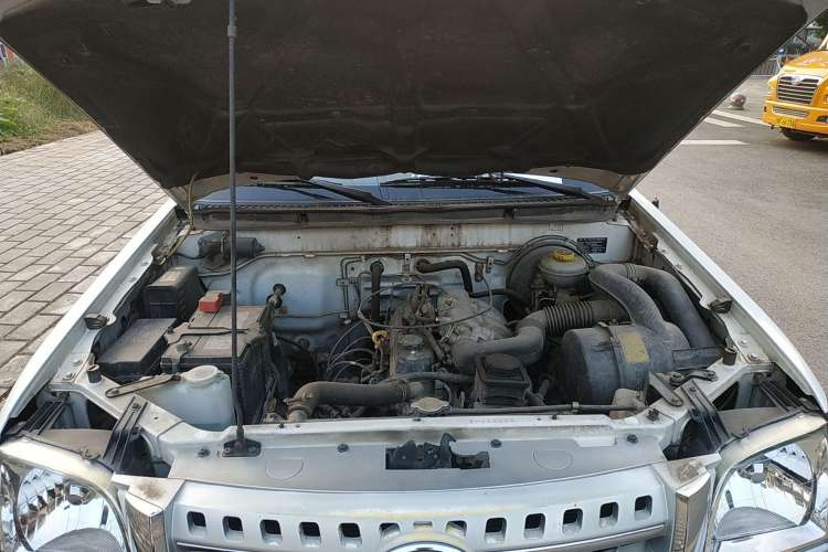 Used Zxauto Grandtiger G3 2013 2.2L Two-Wheel Drive Gasoline Elite Version Mid-Range Axle Engine Bay
