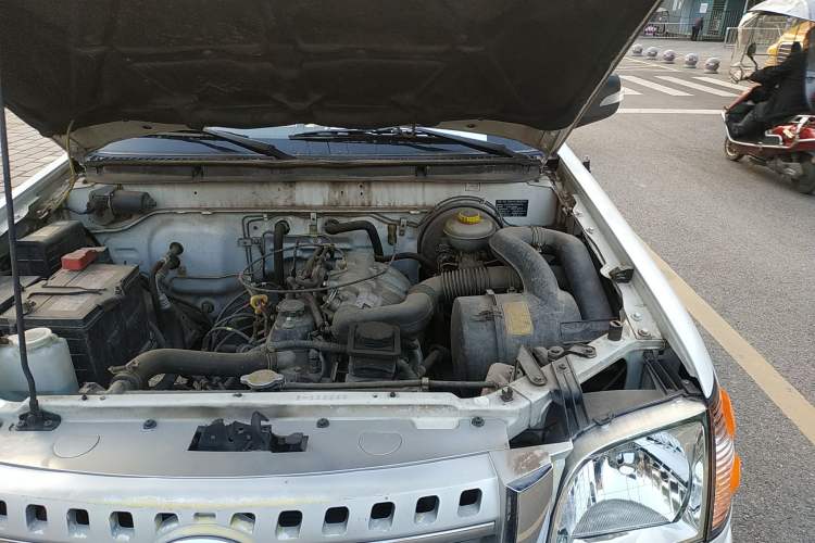 Used Zxauto Grandtiger G3 2013 2.2L Two-Wheel Drive Gasoline Elite Version Mid-Range Axle Engine Bay Left