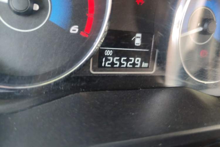 Used Zxauto Little Tiger 2015 2.4T Standard Edition Mid-Size Double Cab 4D25 Odometer Close Up