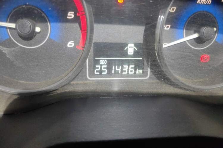 Used Zxauto Little Tiger 2015 2.4T Standard Edition Big Double Cab 4D25 Odometer Close Up