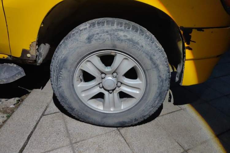Used Zxauto Little Tiger 2015 2.4T Standard Edition Big Double Cab 4D25 Right Front Wheel Hub