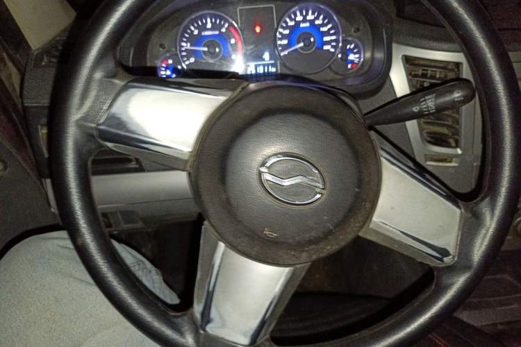 Used Zxauto Little Tiger 2015 2.4T Standard Edition Big Double Cab 4D25 Steering Wheel