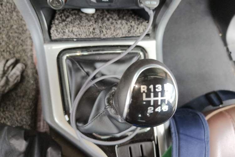 Used Zxauto Terralord 2018 2.5T Diesel Business Edition Two-Wheel Drive Comfort Configuration Standard Double Cabin SD4V25R-100 Gear Lever