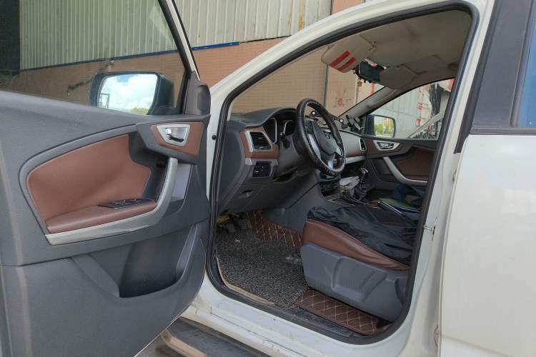 Used Zxauto Terralord 2018 2.5T Diesel Business Edition Two-Wheel Drive Comfort Configuration Standard Double Cabin SD4V25R-100 Interior 3