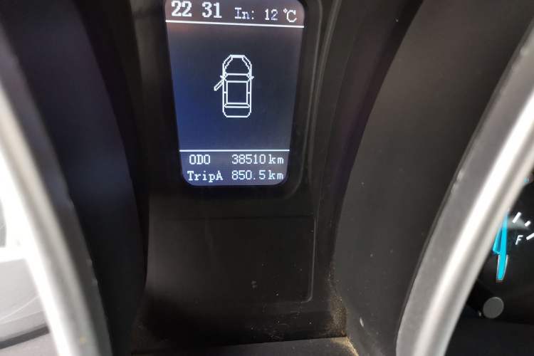 Used Zxauto Terralord 2016 2.5T Four-Wheel Drive Luxury Version JE4D25E Odometer Close Up