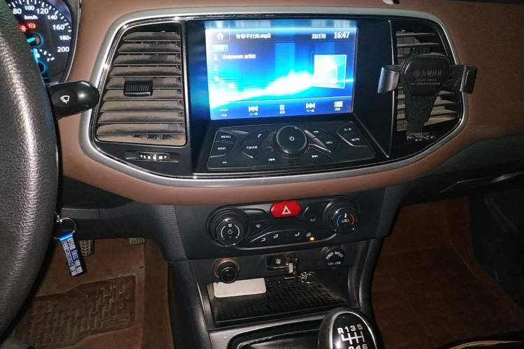 Used Zxauto Terralord 2016 2.5T Two-Wheel Drive Luxury Version JE4D25E Audio And AC Panel