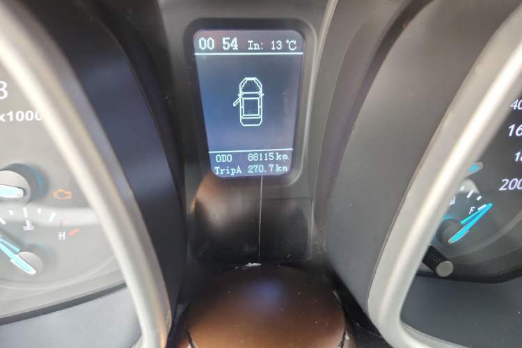 Used Zxauto Terralord 2016 2.5T Two-Wheel Drive Luxury Version JE4D25E Odometer Close Up