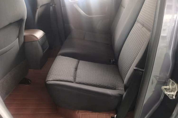 Used Zxauto Terralord 2018 2.5T Diesel Business Edition Two-Wheel Drive Comfortable Large Double Cab SD4V25R-100 Interior 1