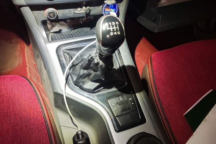 Used Zxauto Terralord 2018 2.5T Diesel Business Edition 4x4 Comfortable Large Double Cab SD4V25R-100 Gear Lever