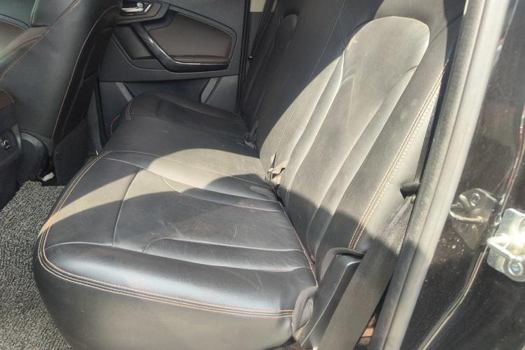 Used Zxauto Terralord 2019 2.5T Passenger Version Diesel Two-Wheel Drive Automatic Flagship Trim with Dual Wheels Interior 1