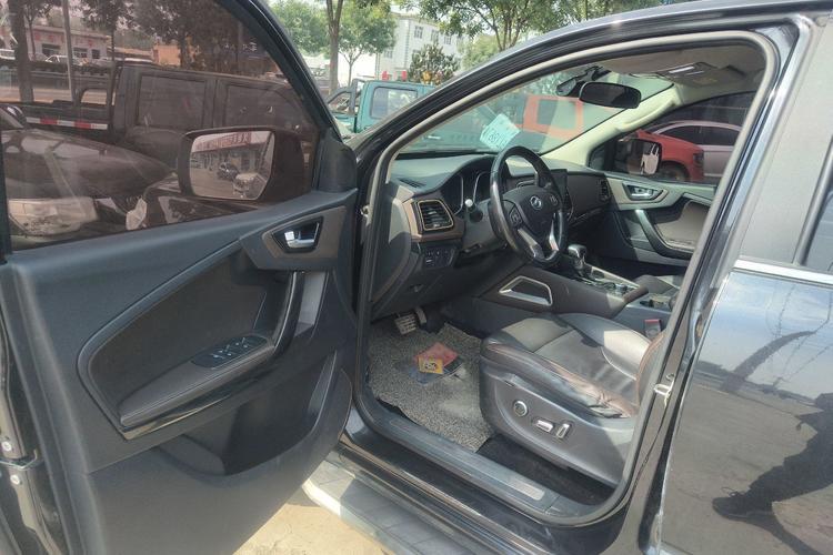 Used Zxauto Terralord 2019 2.5T Passenger Version Diesel Two-Wheel Drive Automatic Flagship Trim with Dual Wheels Interior 2