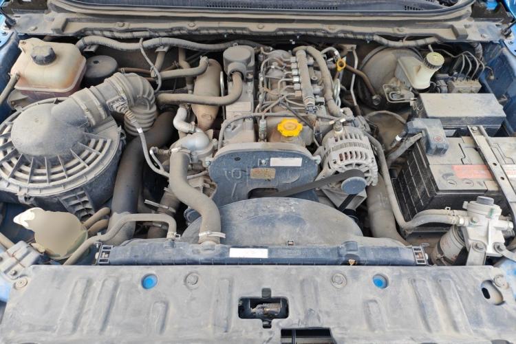 Used Zxauto Terralord 2019 2.5T Passenger Version Diesel Two-Wheel Drive Manual Standard Configuration Big Double SD4V25R-100 Engine Bay