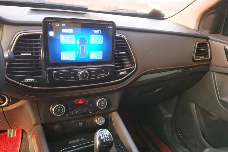 Used Zxauto Terralord 2019 2.5T Passenger Version Diesel Two-Wheel Drive Manual Ultra-Luxury Trim with Dual Features Audio And AC Panel