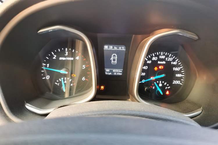 Used Zxauto Terralord 2019 2.5T Passenger Version Diesel Two-Wheel Drive Manual Ultra-Luxury Trim with Dual Features Instrument Cluster