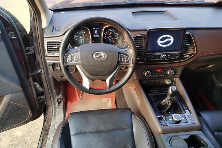 Used Zxauto Terralord 2019 2.5T Passenger Version Diesel Two-Wheel Drive Manual Ultra-Luxury Trim with Dual Features Steering Wheel