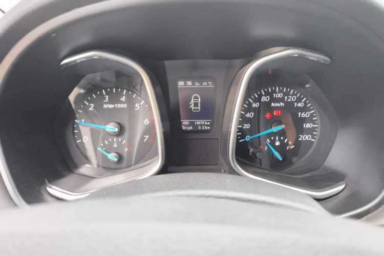 Used Zxauto Terralord 2019 2.4T Passenger Version Gasoline Two-Wheel Drive Manual Ultra-Luxury Trim with Dual Features Instrument Cluster