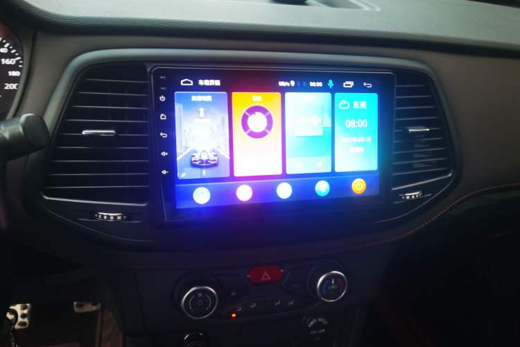 Used Zxauto Terralord 2021 2.5T Passenger Version Diesel Two-Wheel Drive Luxury Trim with Dual Wheels Audio And AC Panel