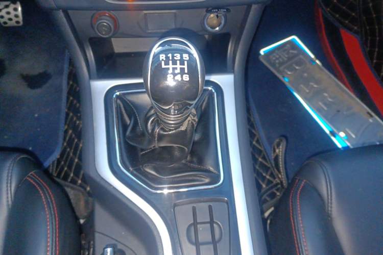 Used Zxauto Terralord 2021 2.5T Passenger Diesel Two-Wheel-Drive Luxury Big Double Gear Lever
