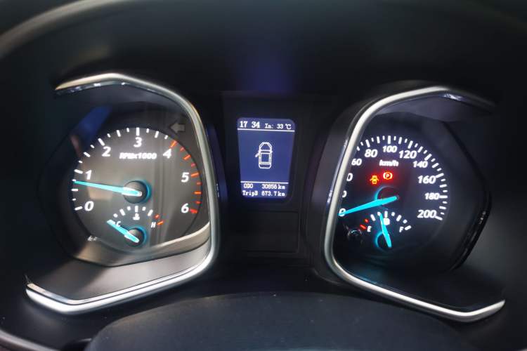 Used Zxauto Terralord 2021 2.5T Passenger Version Diesel Two-Wheel Drive Luxury Trim with Dual Wheels Instrument Cluster