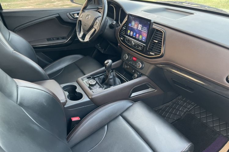 Used Zxauto Terralord 2021 2.5T Passenger Version Diesel Two-Wheel Drive Ultra-Luxury Big Double Interior 4